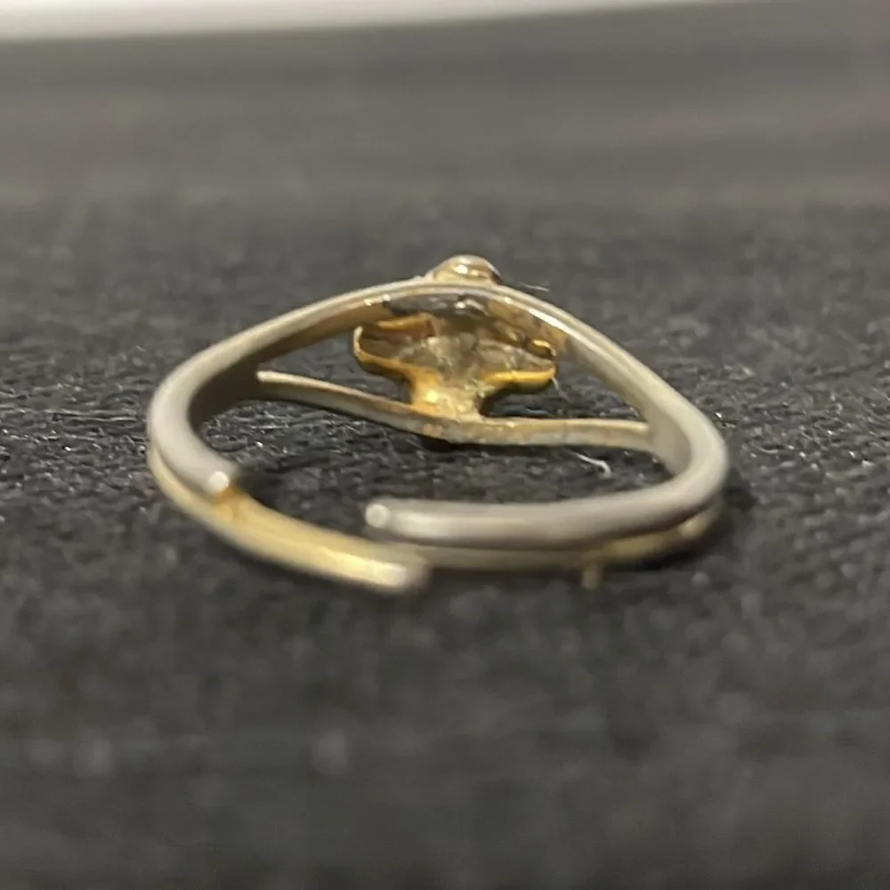Adjustable metal ring with green gem